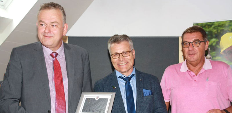 Ehrungen: ZVDH-Präsident Dirk Bollwerk mit Thomas Wagner und Landesinnungsmeister Peter Braeuning (von links).