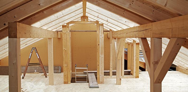 Die Holzbauquote bei Wohngebäuden kann eine Steigerung von 20.282 auf 21.018 genehmigter Gebäude verzeichnen.
