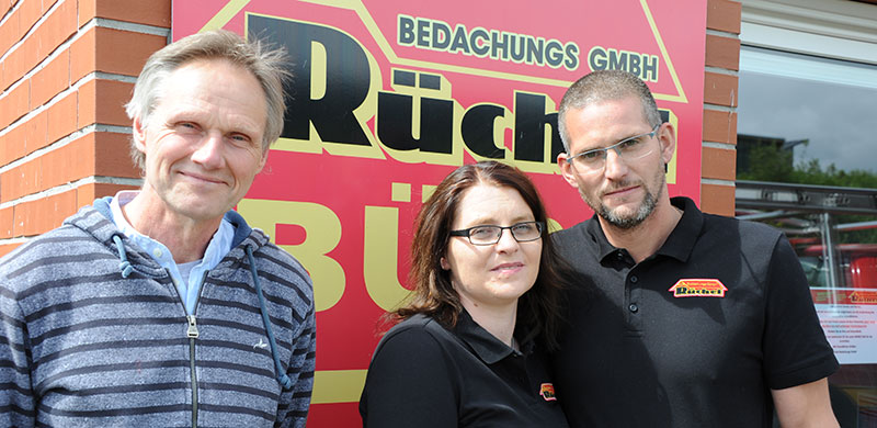 Betriebsübergabe: Roland Rüchel, Sarah und Carsten Ahrnsen (v.l.n.r.)