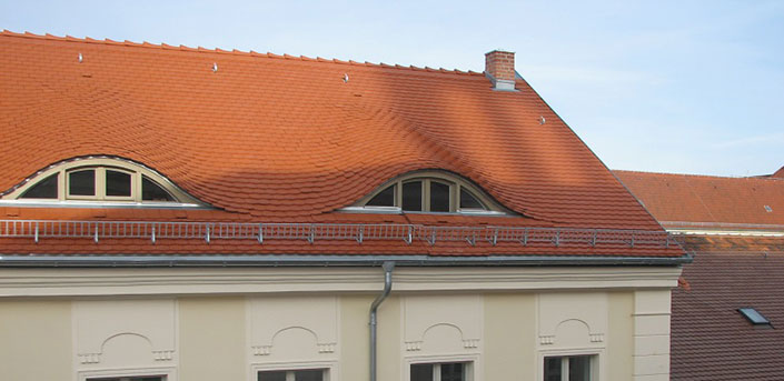 Bild von einheitlichem Dachbild mit geschlossener Fluchtweg-Gaube
