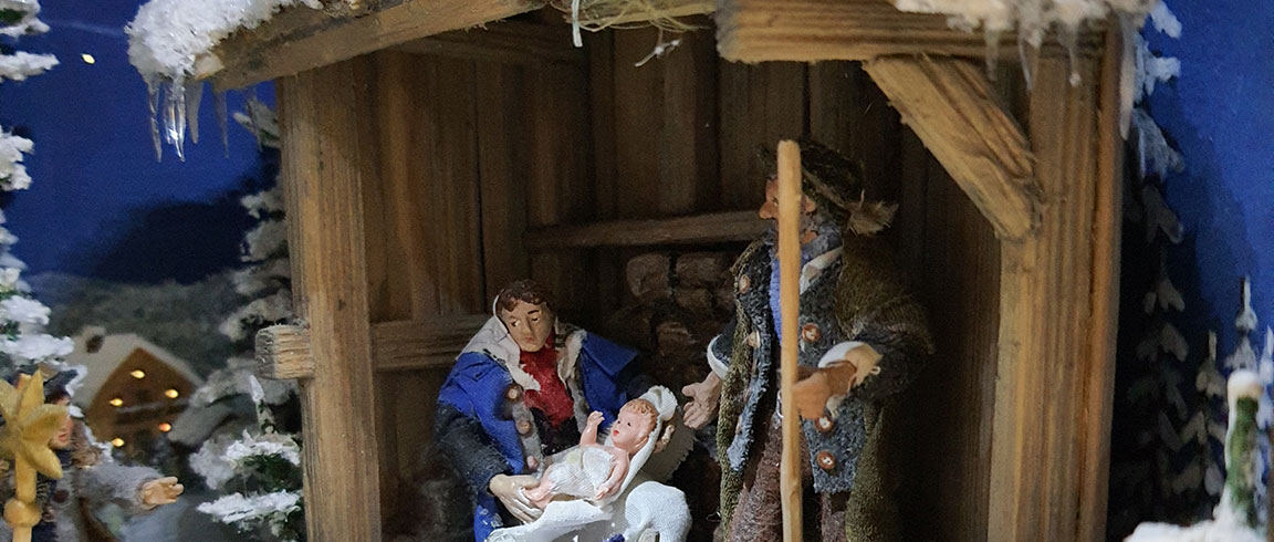 Bild von Weihnachtskrippe mit der Heiligen Familie.