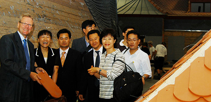 Bild von Artur Wierschem mit koreanischer Delegation