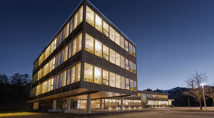 Bild von mehrgeschossigem Bürogebäude in Holzbauweise
