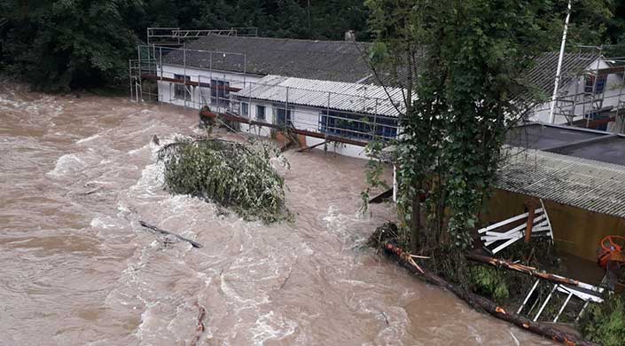 Bild von Überschwemmung des Betriebsgeländes von Dachdecker David Jakobs.