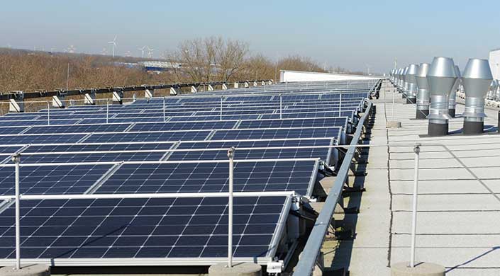 Bild von Photovoltaik-Anlage auf Flachdach
