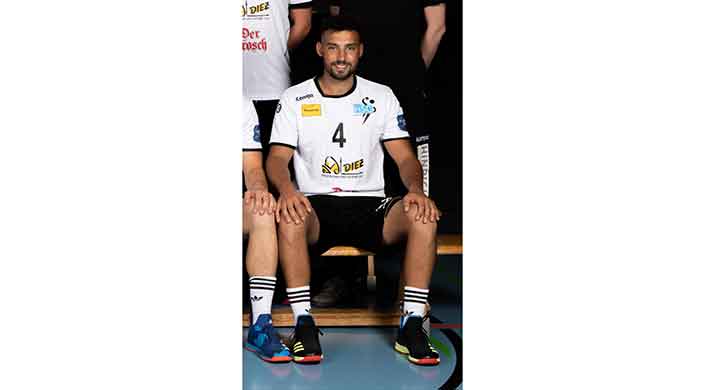 BIld von Dachdeckermeister Tarek Legat beim Handball