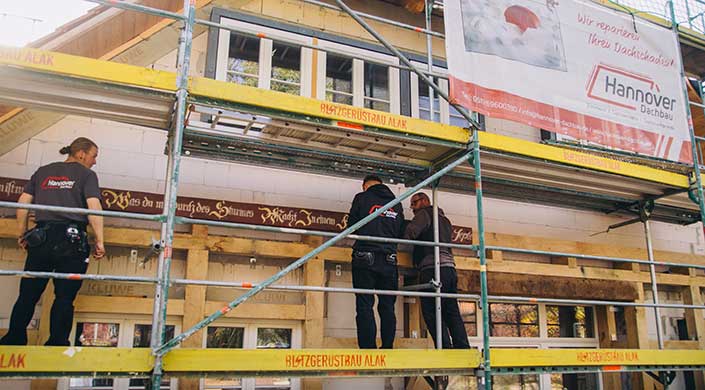 Bild von Azubis von Hannover-Dachbau auf der Baustelle