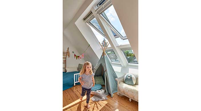 Bild von Kinderzimmer mit bodentiefen Dachfenstern von VELUX