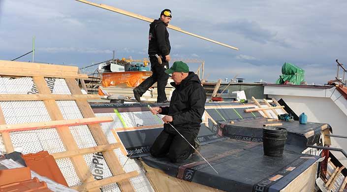 Bild von Dachdecker Stickelmann & Heldt bei der Dachsanierung