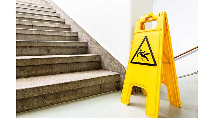 Bild von Warnschild am Ende einer Treppe