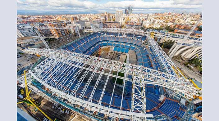 Bild von Außenansicht des Estadio Santiago Bernabéu mit der Aluminiumkonstruktion von Kalzip