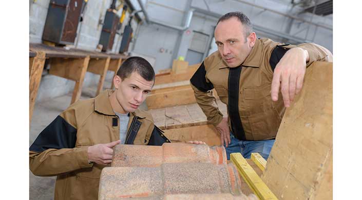 Bild von Dachdecker mit Auszubildendem