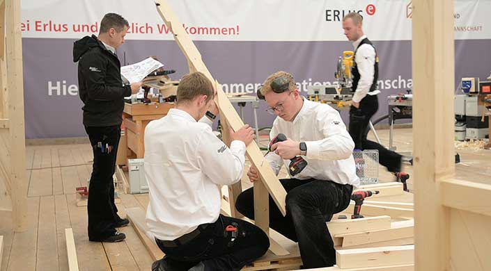 Bild von Zimmerer-Geselle Linus Großhardt beim Training