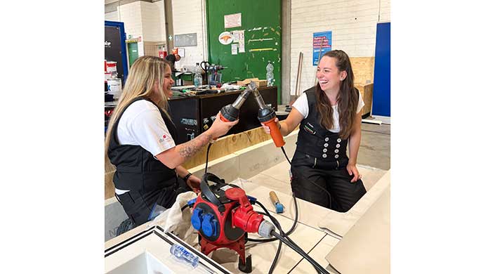 Bild von Nina Weber und Jana Siedle beim Training für die Dachdecker-WM