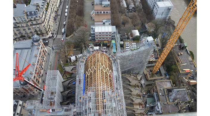 Bild von neuem Dachstuhl von Notre-Dame