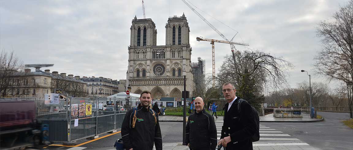 Bild von Dachdeckern vor Notre-Dame