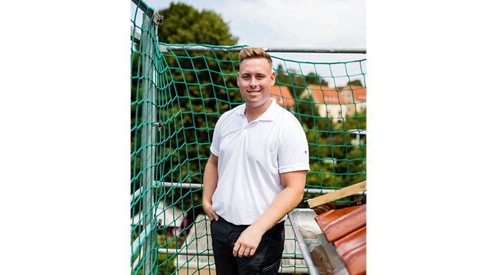 Bild von Dachdecker Christian Vogel auf dem Dach