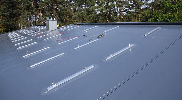 Bild von alwitra EVALON® VSK Dachbahn mit EVATEC® Solar Montageschiene