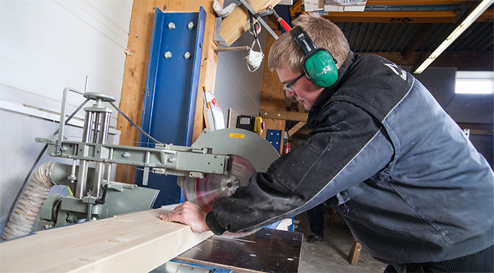 Bild von Mitarbeiter von Ewald Sahm GmbH in der Werkstatt