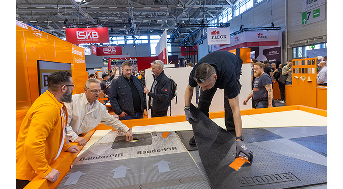Bild vom Bauder-Messestand auf der Dach+Holz 2026