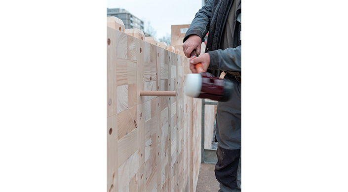 Bild von Befestigung der Holzbausteine