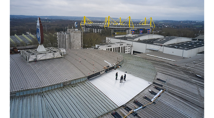 Bild von Mitarbeitern von Sindermann auf dem Hoteldach